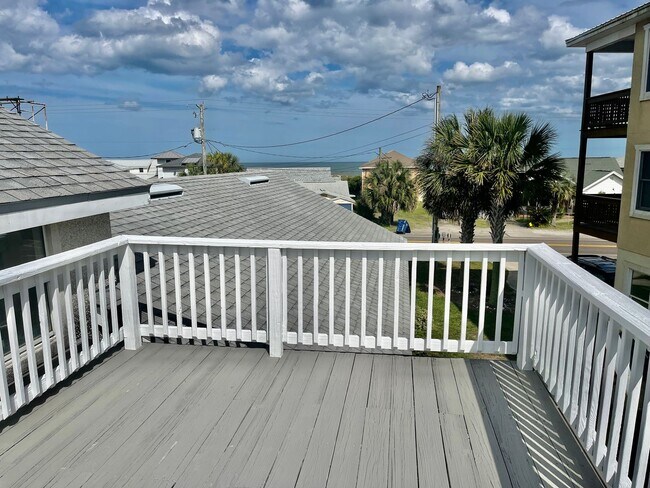 Building Photo - 2835 S Fletcher Ave