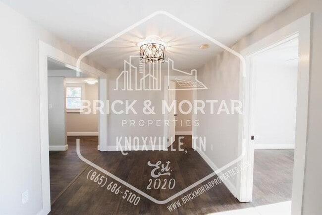 Building Photo - 404 E Emerald Ave