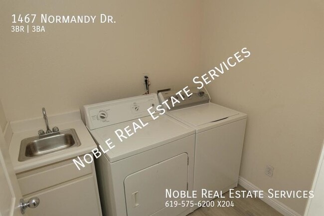 Building Photo - 1467 Normandy Dr
