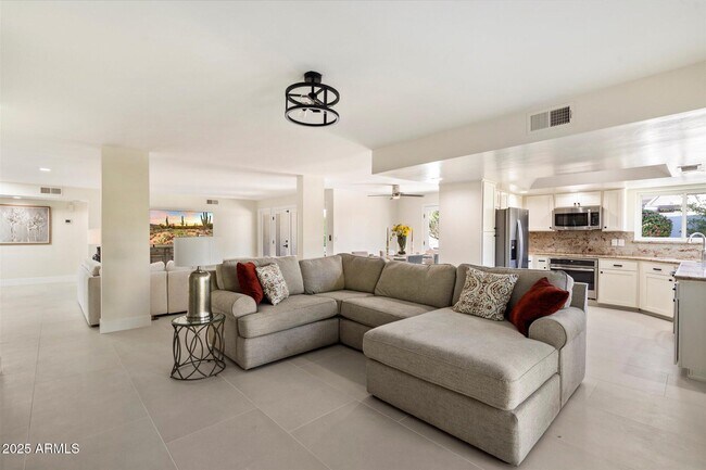 Building Photo - 8338 E San Rafael Dr