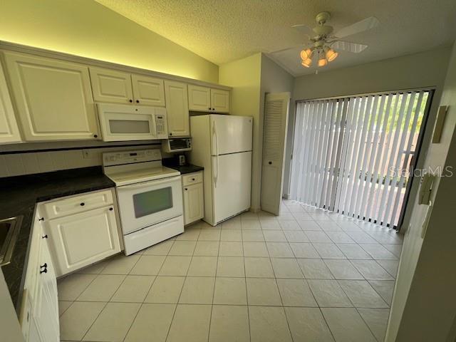 Building Photo - 1725 PINE RIDGE WAY E UNIT C