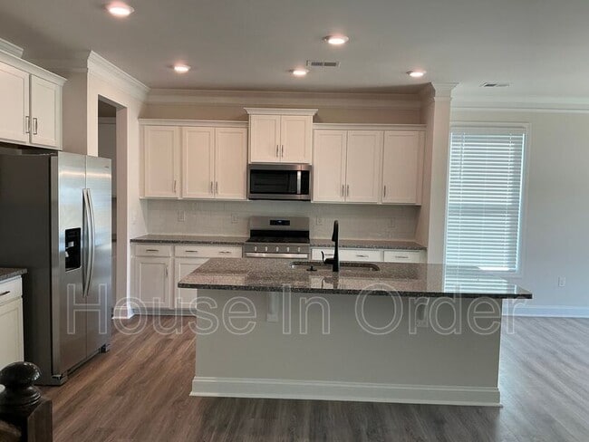 Building Photo - 41 Silverthorne Ct