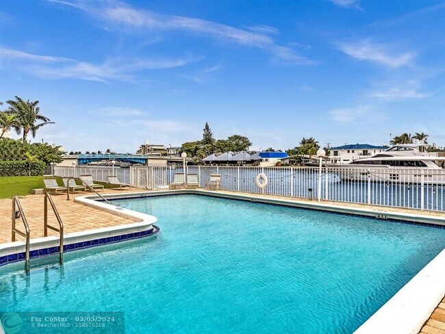 Building Photo - 3100 NE 49th St