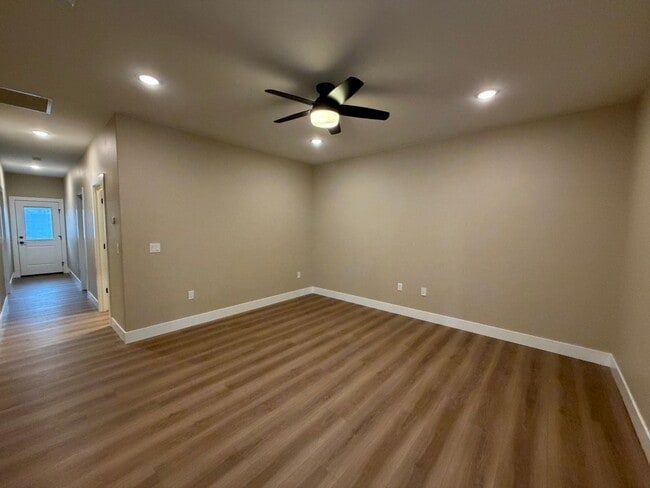 Building Photo - 2117 Carr Rd