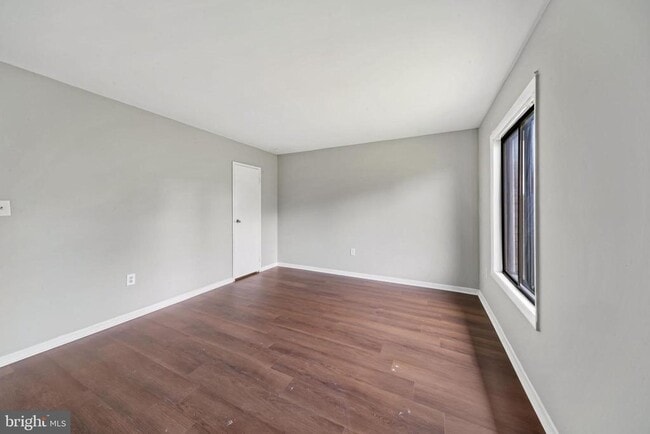 Building Photo - 6934 Hanover Pkwy