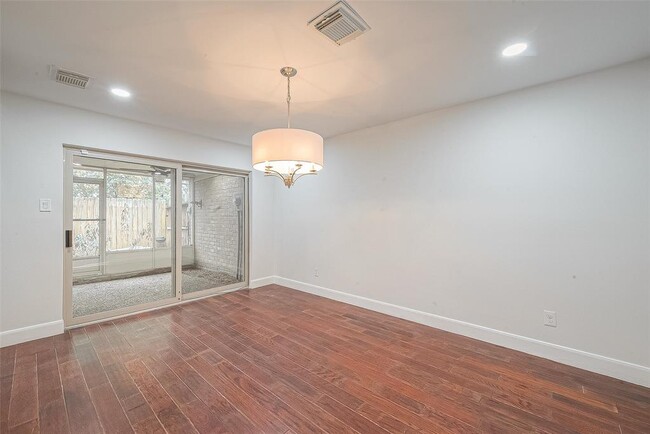 Building Photo - 12127 Carriage Hill Dr