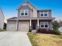 Building Photo - Beautiful home located in the Upper Riverpointe Community in Charlotte !