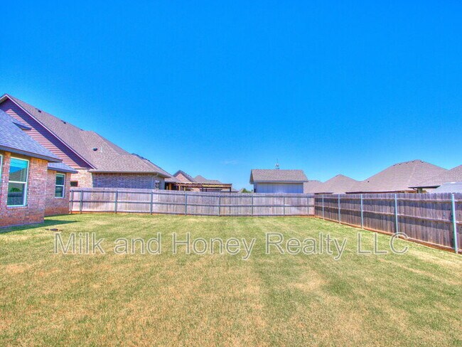 Building Photo - 3212 Hayven Cir