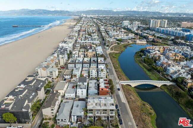 Building Photo - 29 Lighthouse St