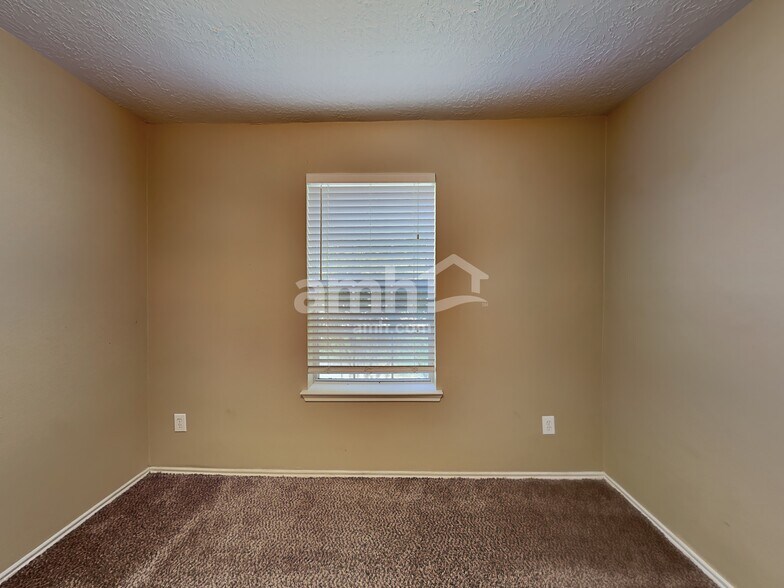 Building Photo - 9726 Gulfstream Dr
