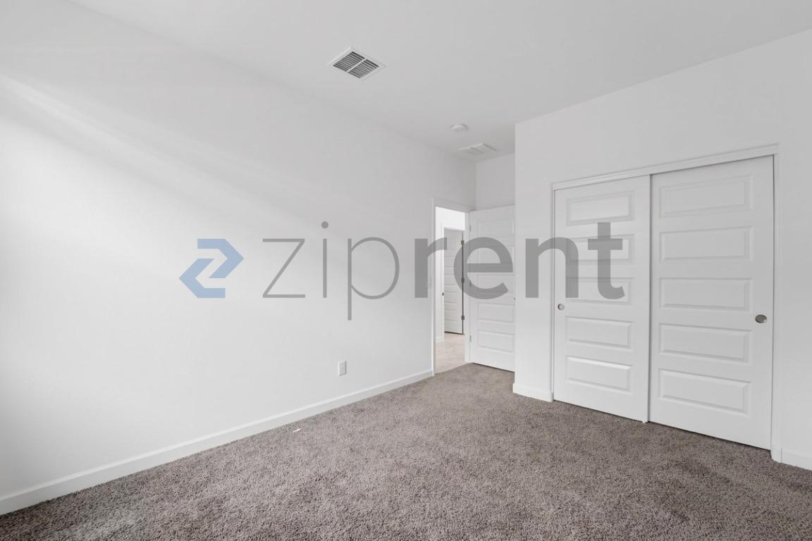 Building Photo - Unit