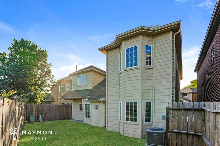 Building Photo - 14623 Sanour Dr
