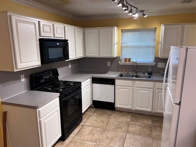 Building Photo - 14611 Crosshaven Dr