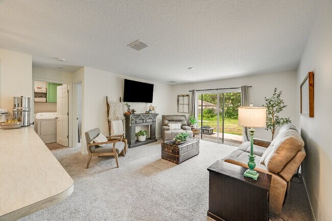Building Photo - Bright & Spacious 3 Bedroom, 2 Bathroom Home with 2-Car Garage