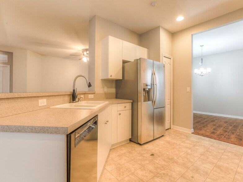 Building Photo - 4520 Forest Creek Tr