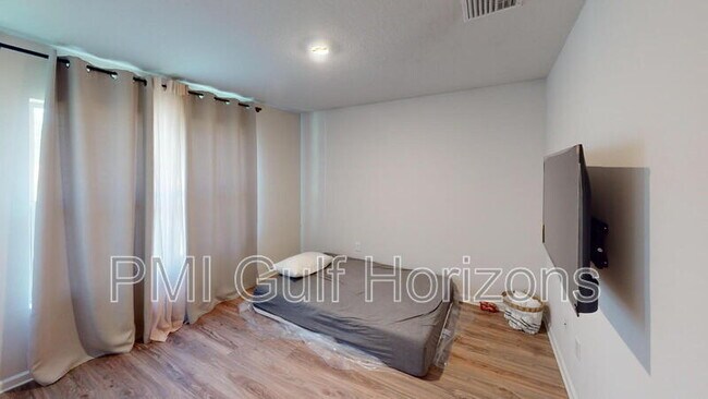Building Photo - 6347 Burrow Ln