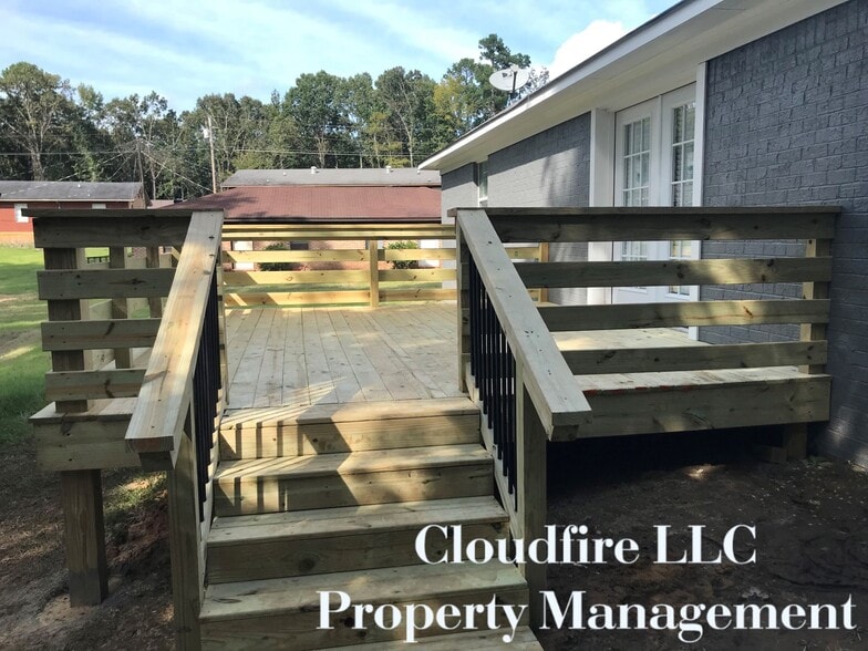 Building Photo - 201 James Cir