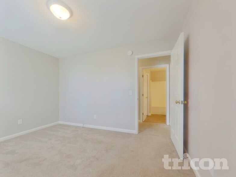Building Photo - 1306 May Oak Cir