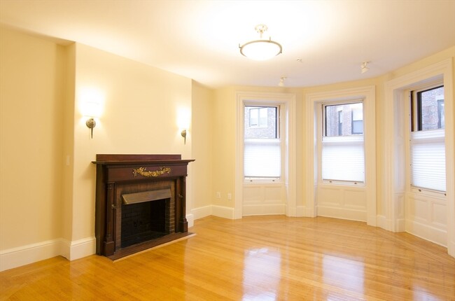 Building Photo - 404 Marlborough St