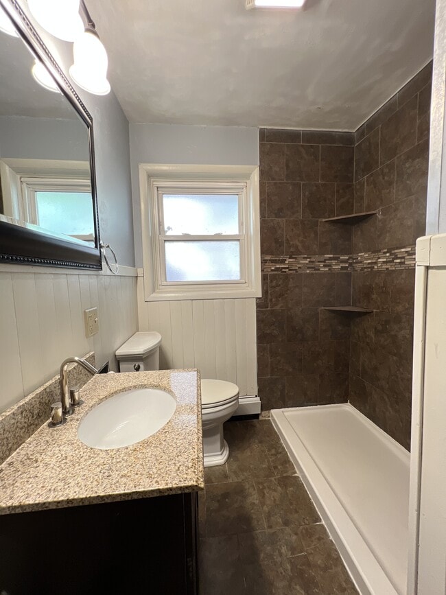 Building Photo - 2740 Buena Vista St