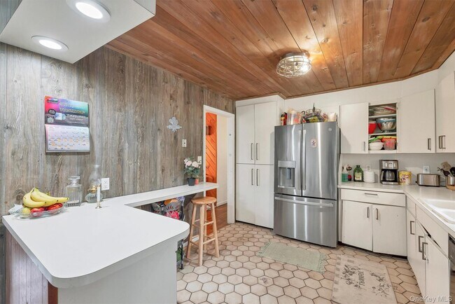 Building Photo - 10 Hanover Dr