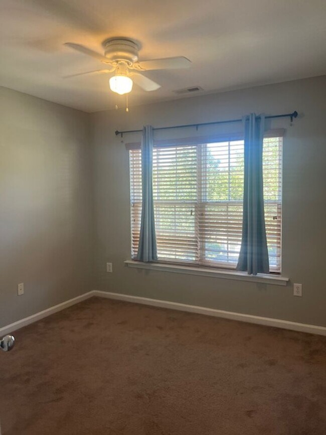 Building Photo - 8 Grosbeak Ln