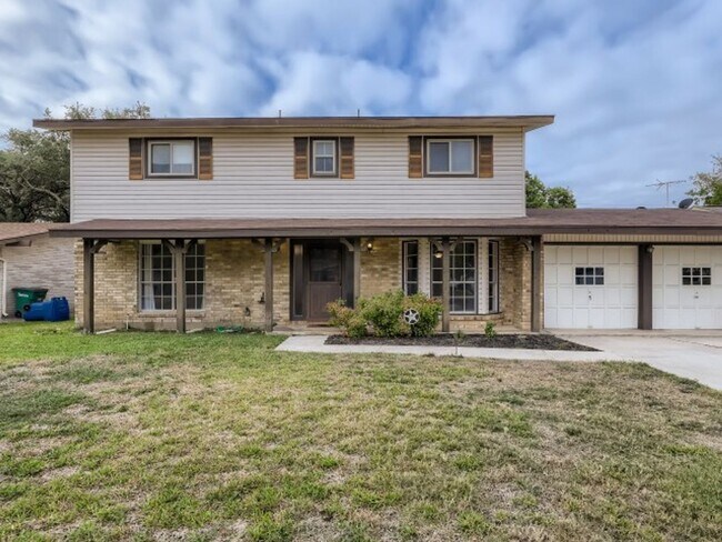 Building Photo - SPACIOUS HOME!!