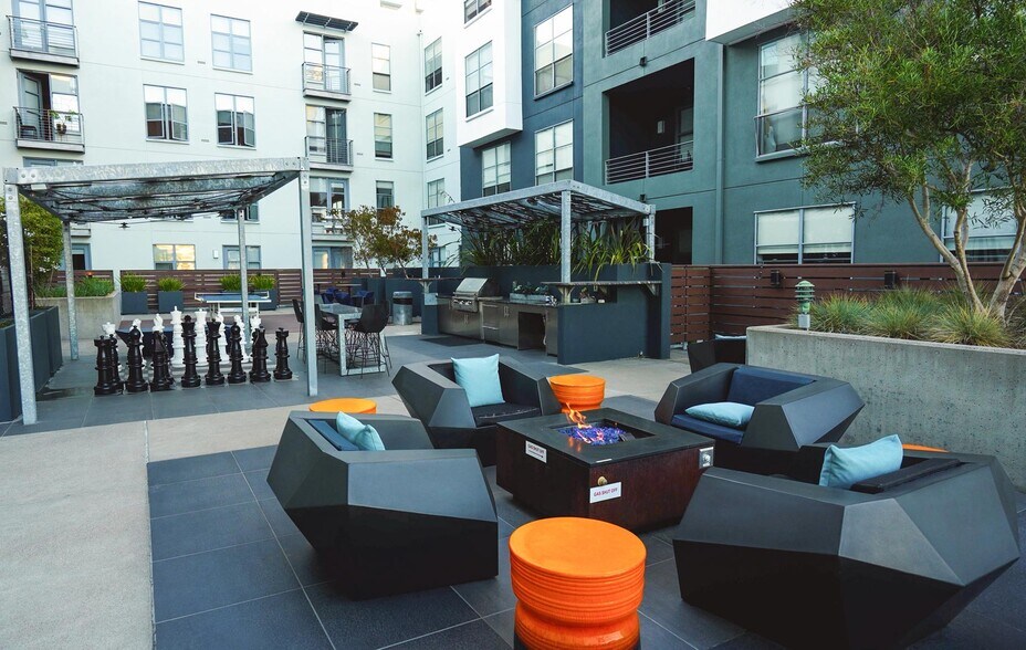 Primary Photo - Edgewater