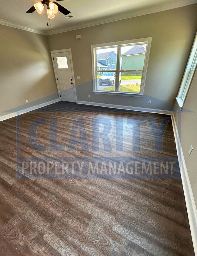 Building Photo - Spacious 4-bedroom home in prime Cleveland...