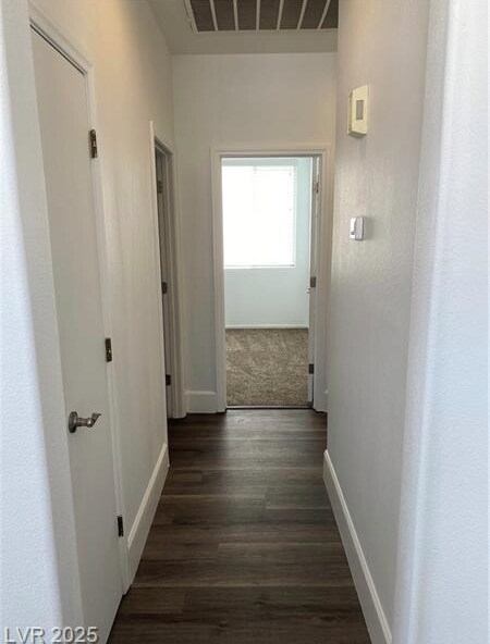 Building Photo - Single story home in gated community!