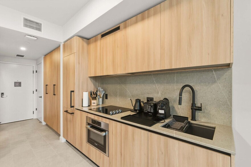 Building Photo - 121 NE 5th St