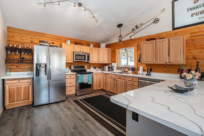 Building Photo - 1353 Alice Rd