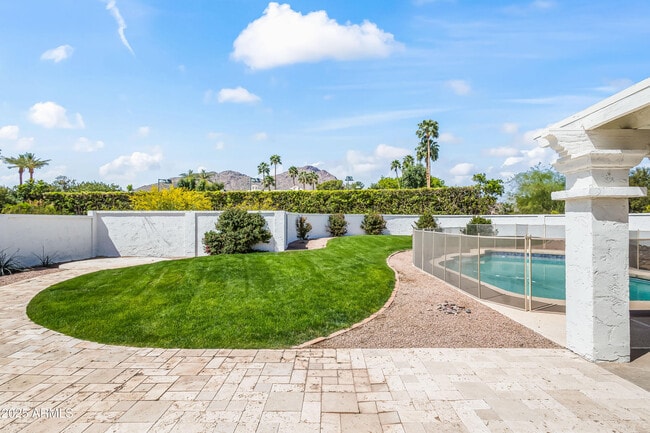 Building Photo - 6701 E San Miguel Ave