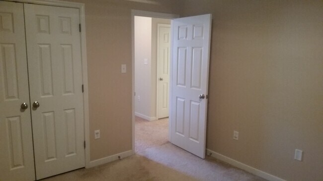Building Photo - 2740 Parview Way