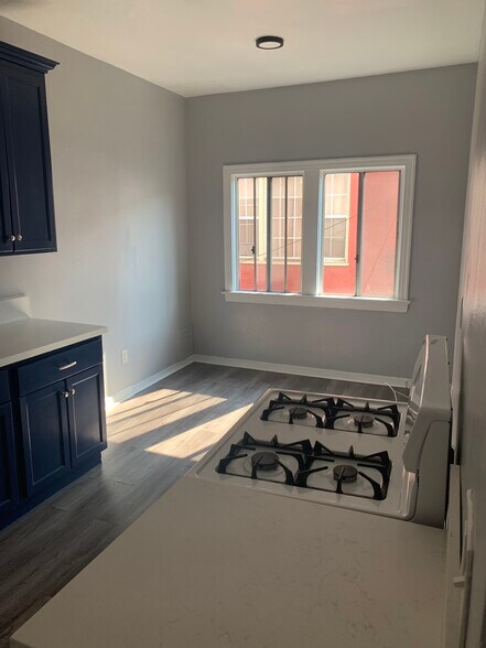 Building Photo - 2322 1/2 E 2nd St