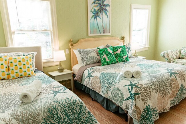 Building Photo - 519 28th St