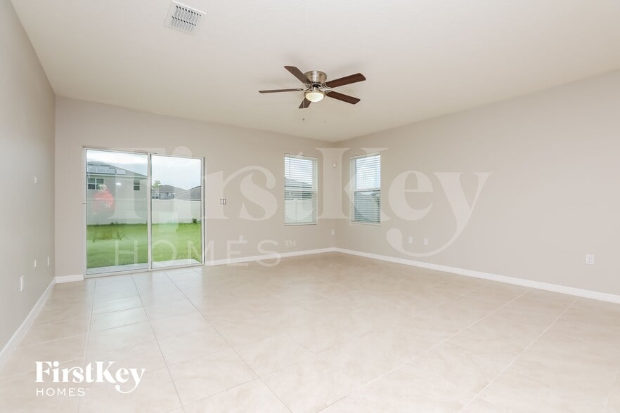 Building Photo - 6785 Coral Berry Dr