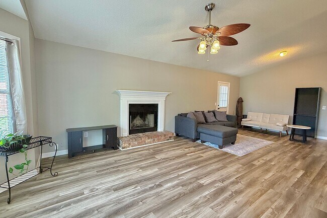 Building Photo - COMING JUNE 2026! (Pet Friendly)