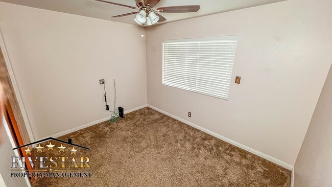 Building Photo - 709 Park Dr