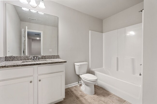 Building Photo - 3 BEDROOM TOWNHOME IN OAKWOOD!