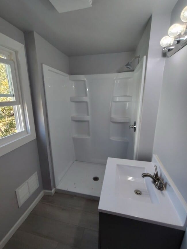 Building Photo - 1627 Woodbine Ave SE