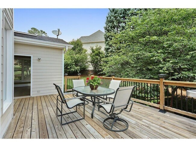 Building Photo - 205 Rod Ct