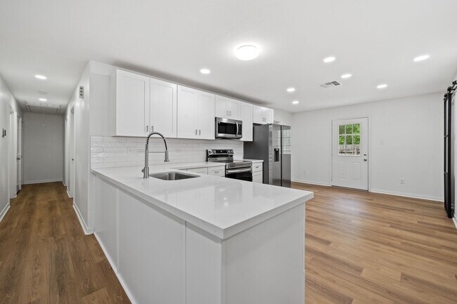 Building Photo - 157 Hillside Dr