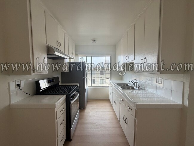 Building Photo - 3556 San Marino