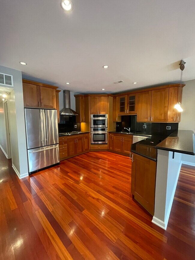 Building Photo - 1457 N Ashland Ave