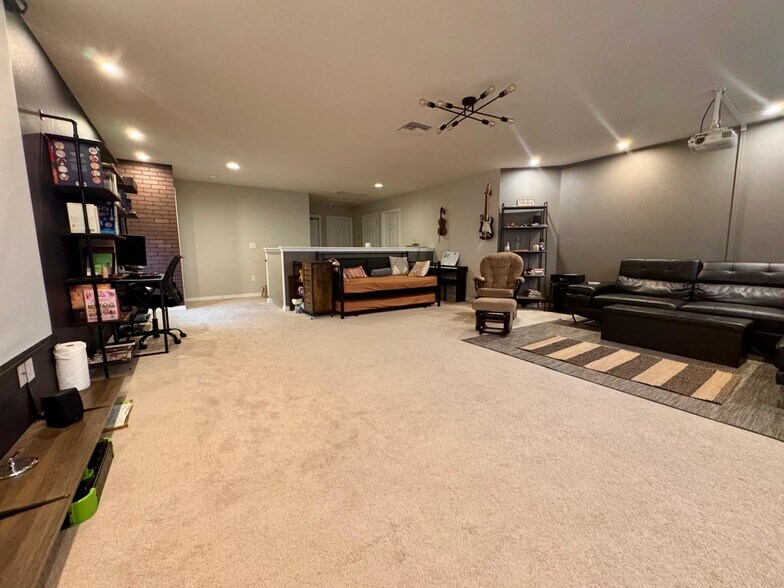 Building Photo - 19376 Roseate Dr