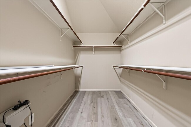 Building Photo - 28207 Chalet Park Dr