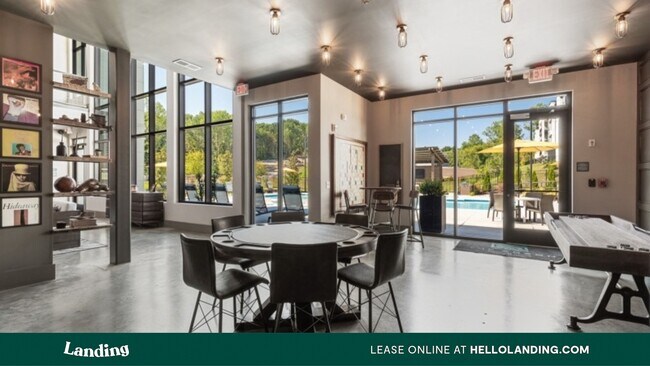 Building Photo - 950 Brittany Park Dr