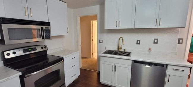 Building Photo - 7039 Claudia Hill Ln