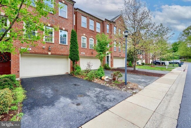 Building Photo - 1639 Whitehall Dr